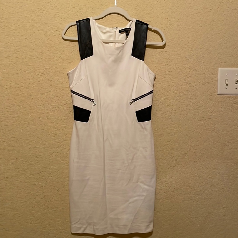 Sleeveless dress